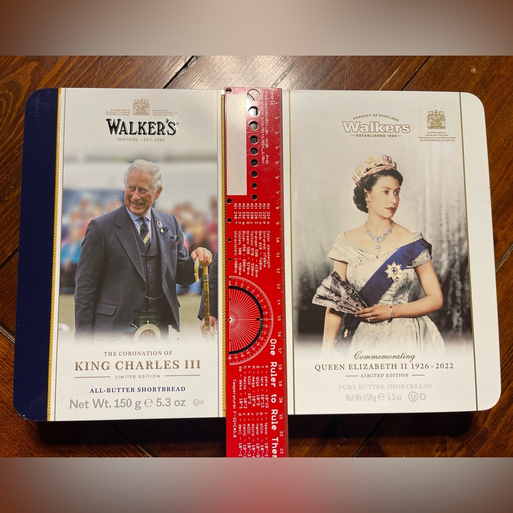 Walkers | Collector Edition King Charles and Queen Elizabeth Collector Tins - Picture 3 of 6